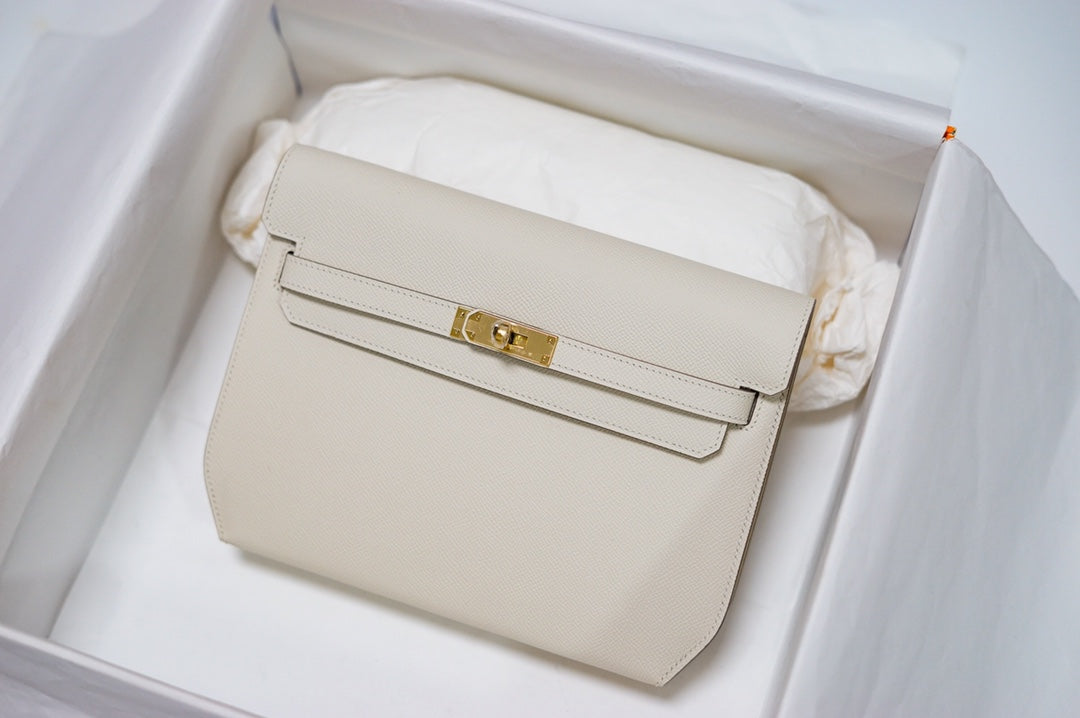 Hermès Kelly To Go Wallet - Off-White Grained Leather with Gold Hardware
