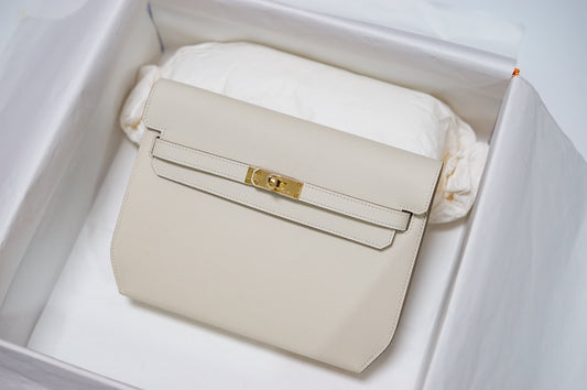 Hermès Kelly To Go Wallet - Off-White Grained Leather with Gold Hardware