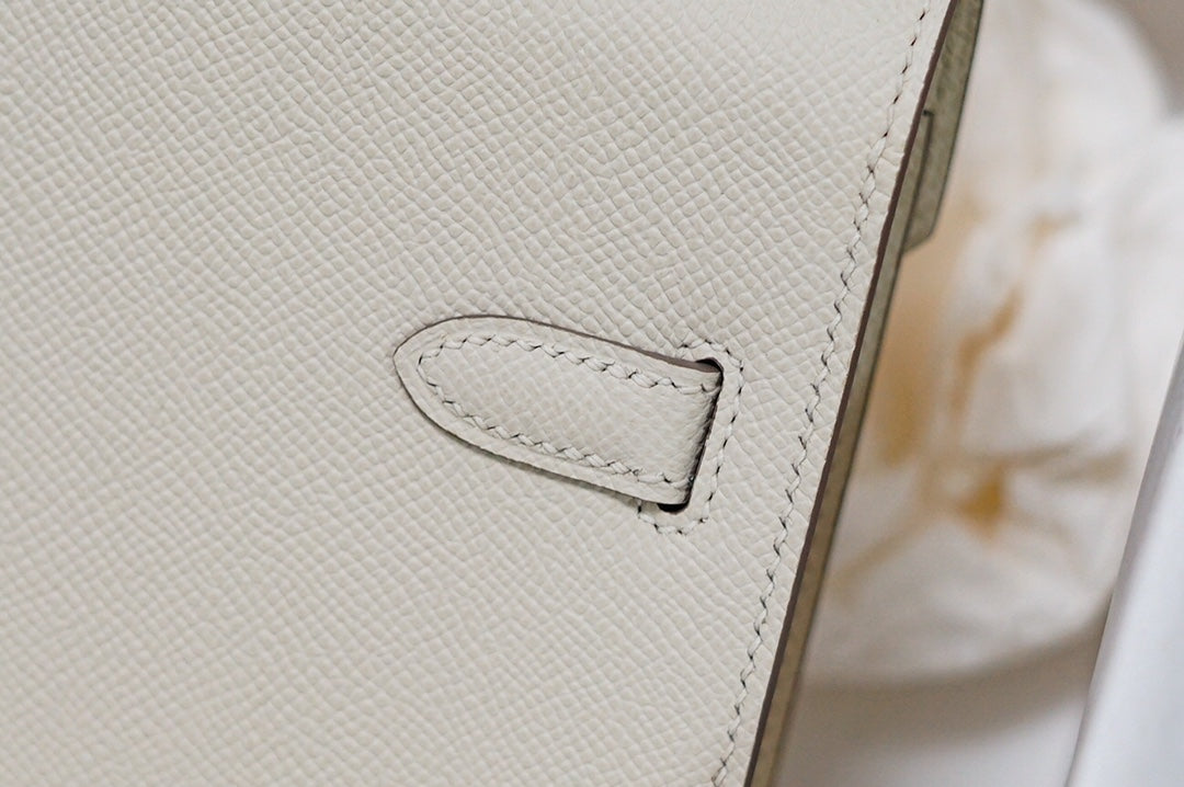 Hermès Kelly To Go Wallet - Off-White Grained Leather with Gold Hardware