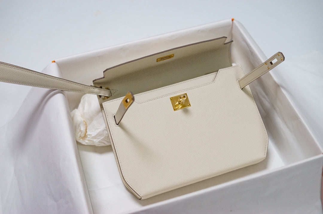 Hermès Kelly To Go Wallet - Off-White Grained Leather with Gold Hardware