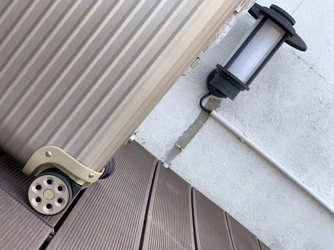 Metallic Silver Grooved Hardshell Spinner Luggage Suitcase