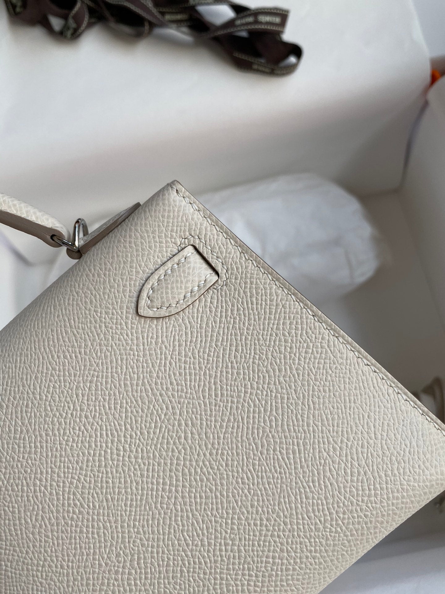 Hermès Kelly 25 Leather Handbag - Craie Off-White with Palladium Hardware