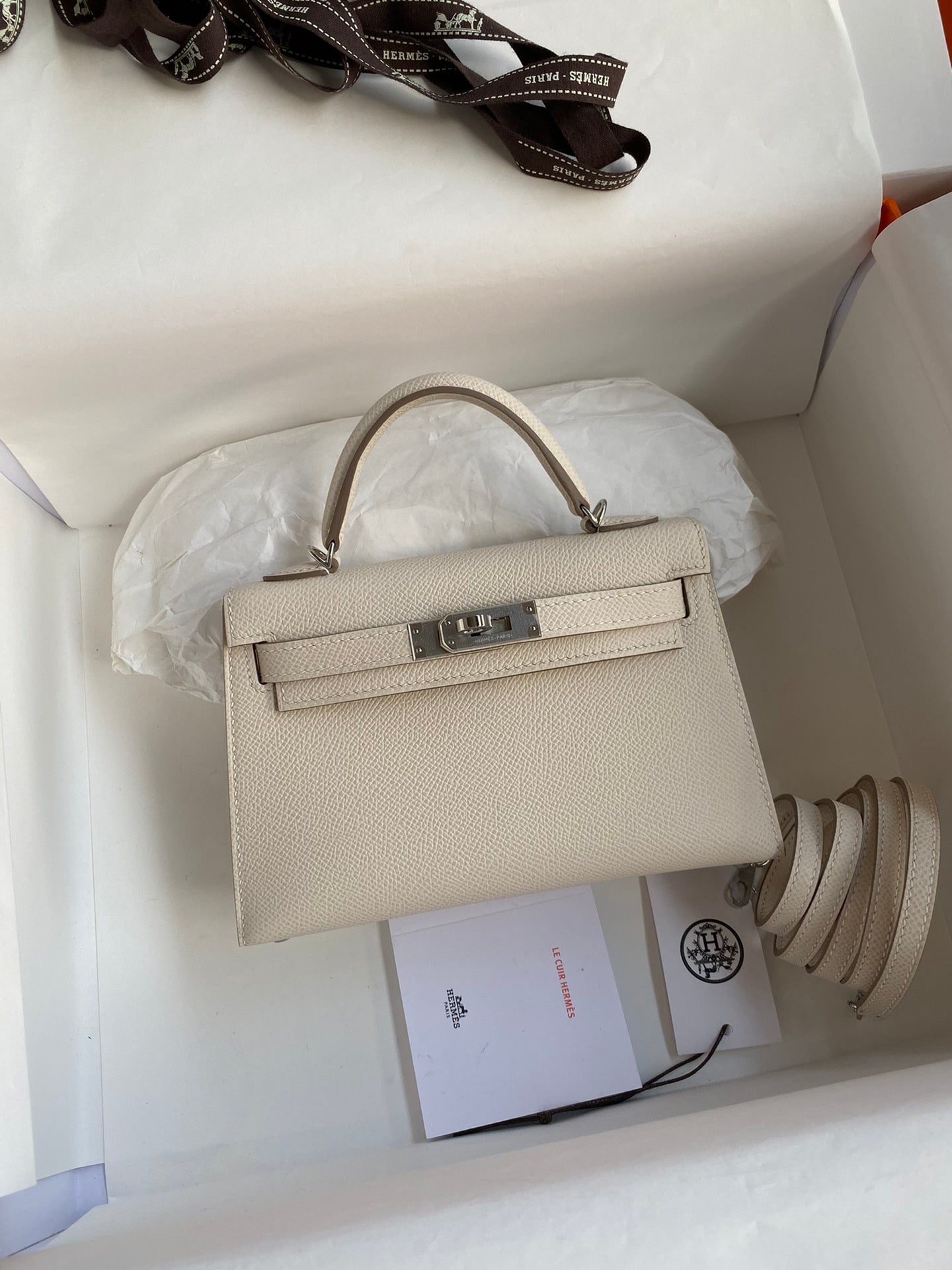 Hermès Kelly 25 Leather Handbag - Craie Off-White with Palladium Hardware