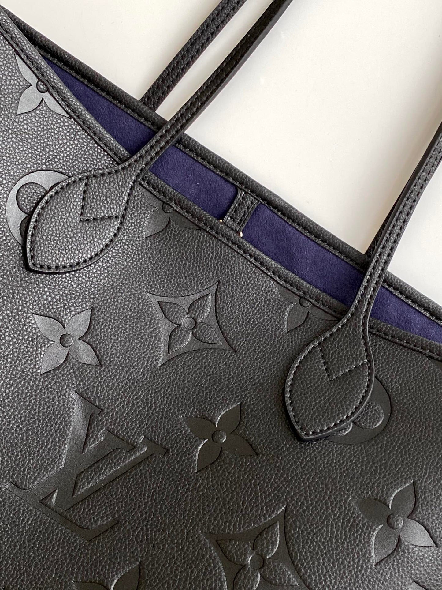 Louis Vuitton Neverfull MM Monogram Empreinte Leather Tote Bag - Noir