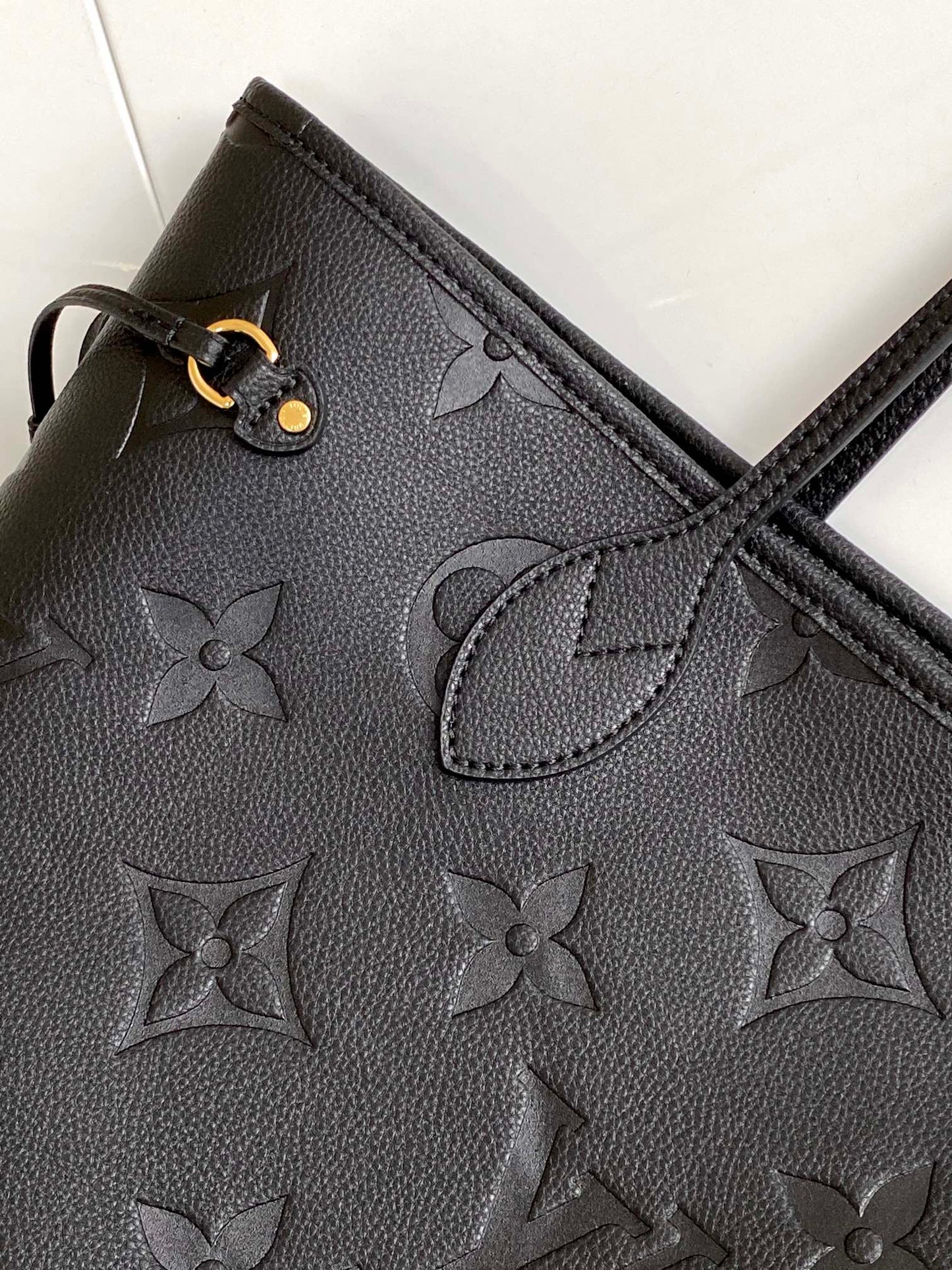 Louis Vuitton Neverfull MM Monogram Empreinte Leather Tote Bag - Noir