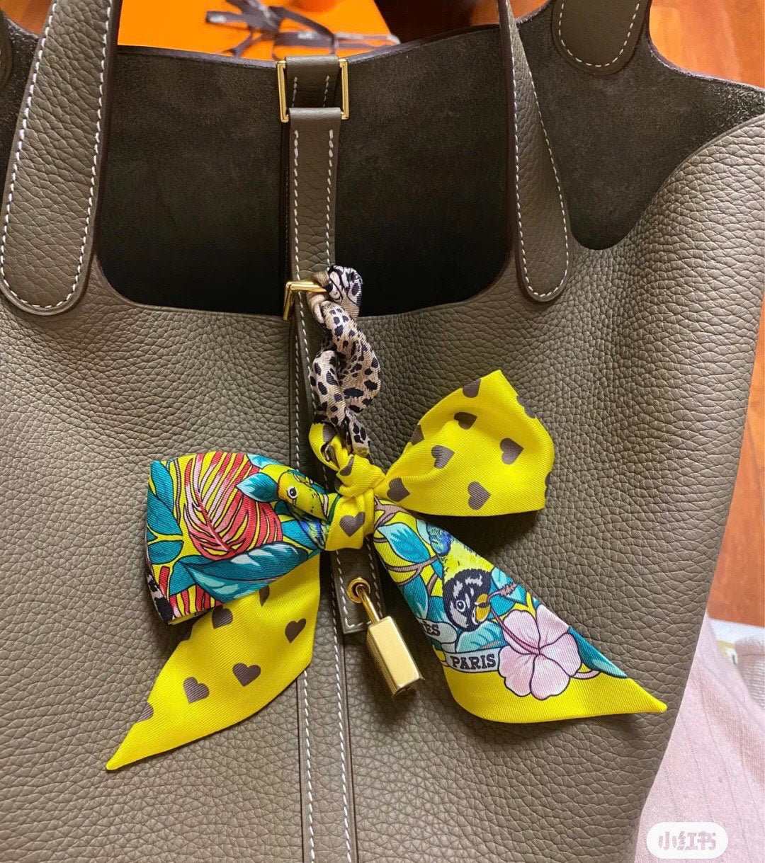 Luxury Silk Twilly Scarf Set, Colorful Graphic Print Ribbon for Handbags
