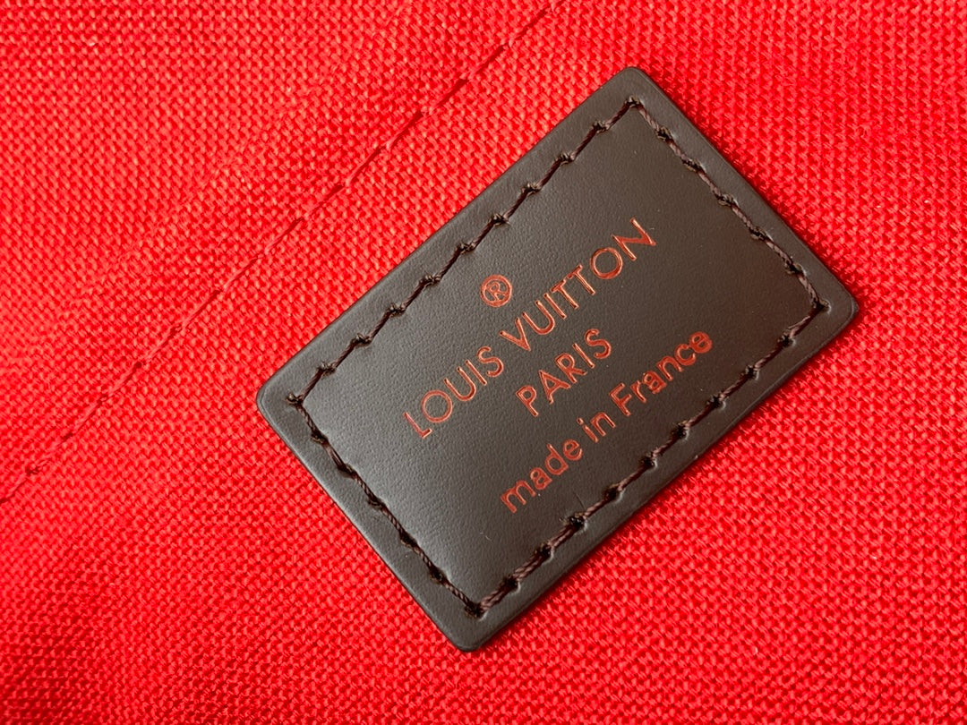 Louis Vuitton Favorite MM Damier Ebene Crossbody Bag