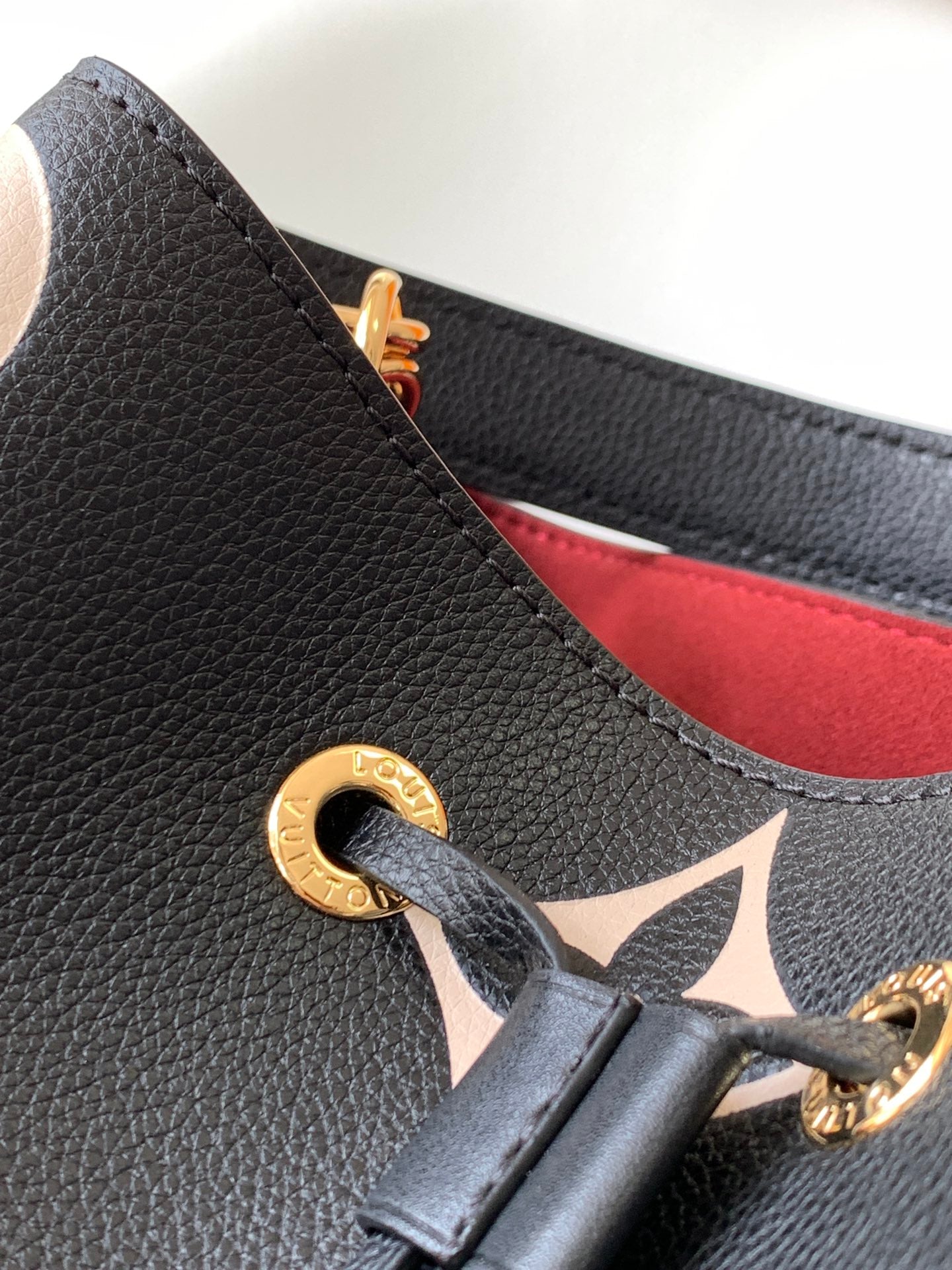 Louis Vuitton NéoNoé MM Monogram Empreinte Leather Handbag - Noir/Beige