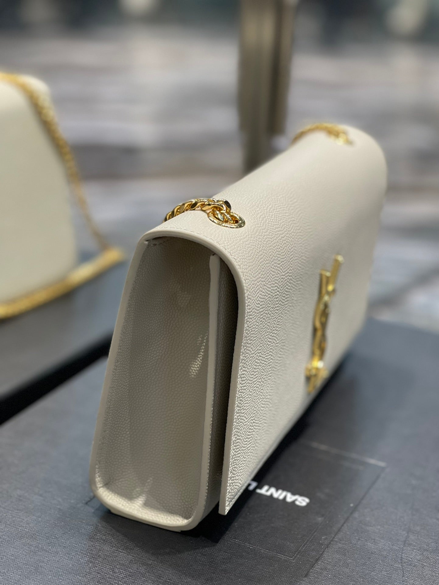 Saint Laurent Kate Small Chain Wallet in Grain de Poudre Embossed Leather - Blanc