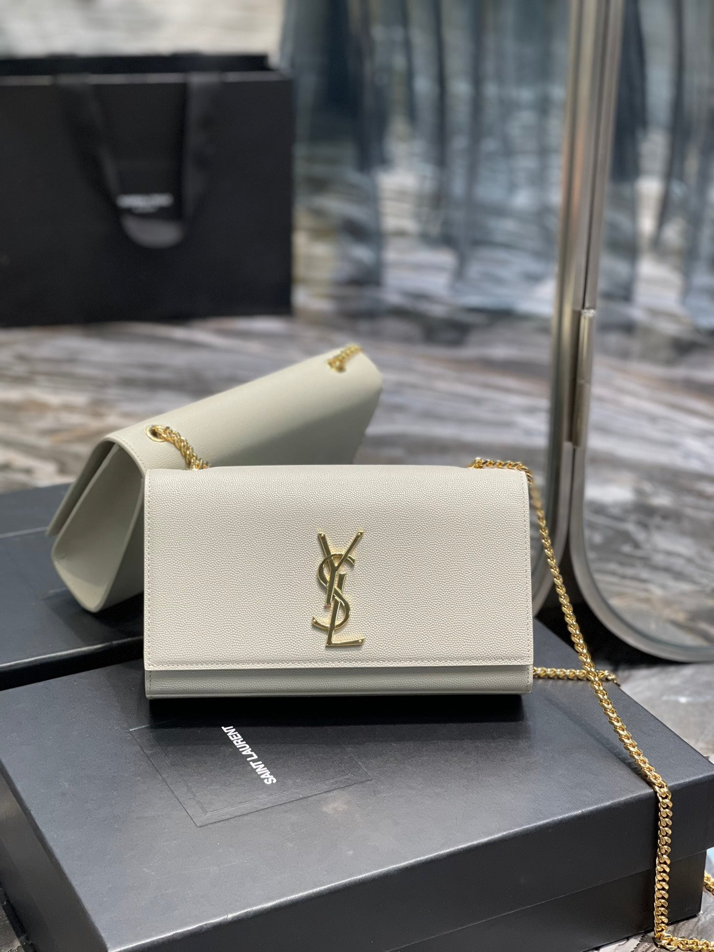 Saint Laurent Kate Small Chain Wallet in Grain de Poudre Embossed Leather - Blanc