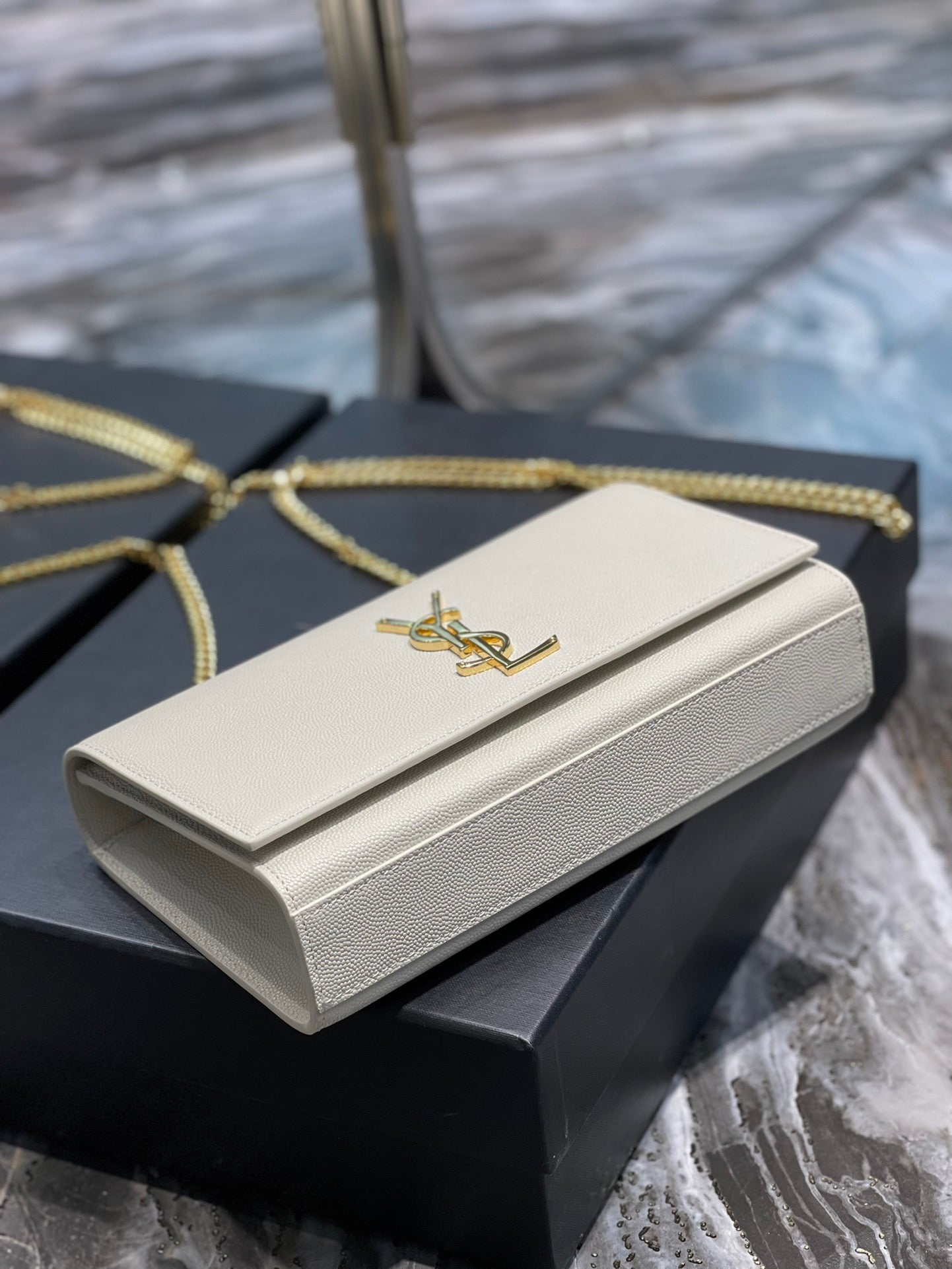 Saint Laurent Kate Small Chain Wallet in Grain de Poudre Embossed Leather - Blanc