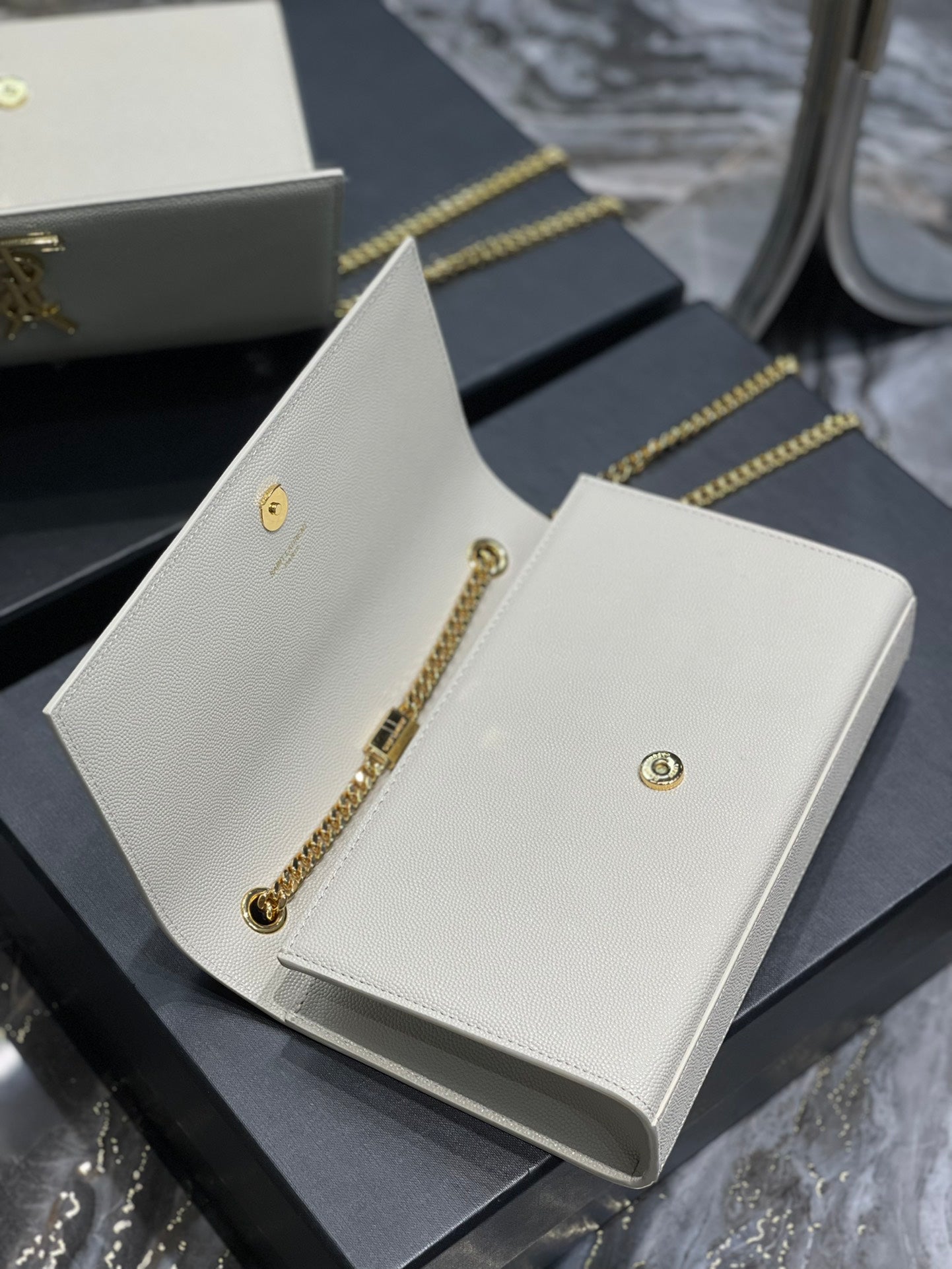 Saint Laurent Kate Small Chain Wallet in Grain de Poudre Embossed Leather - Blanc