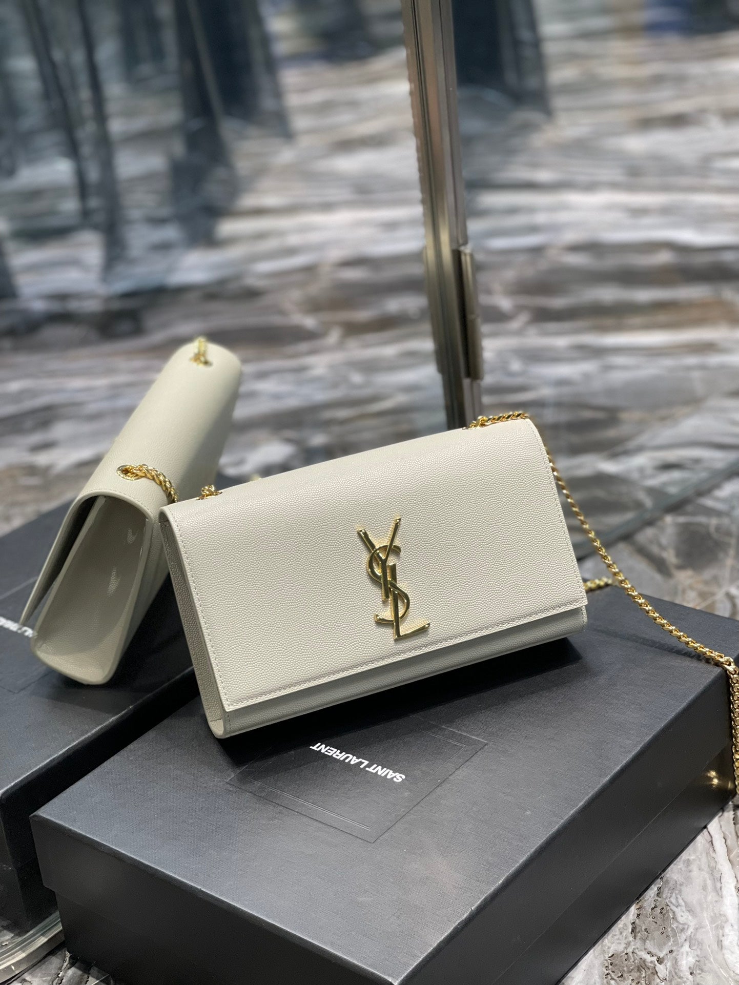 Saint Laurent Kate Small Chain Wallet in Grain de Poudre Embossed Leather - Blanc