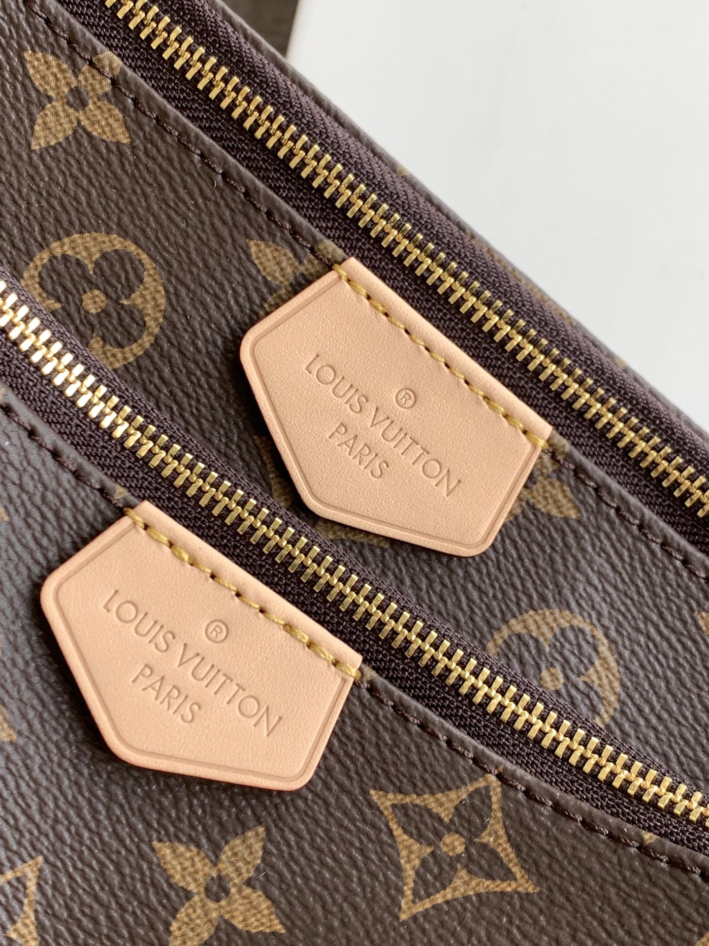 Louis Vuitton Multi Pochette Accessoires Monogram Canvas - Khaki Strap