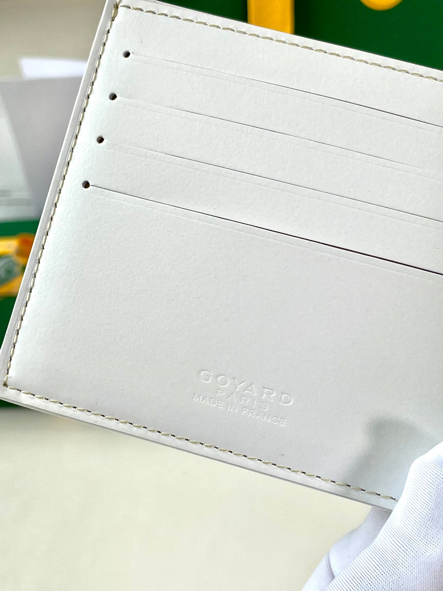 Gogy Classic White Chevron Pattern Men's Bifold Leather Wallet