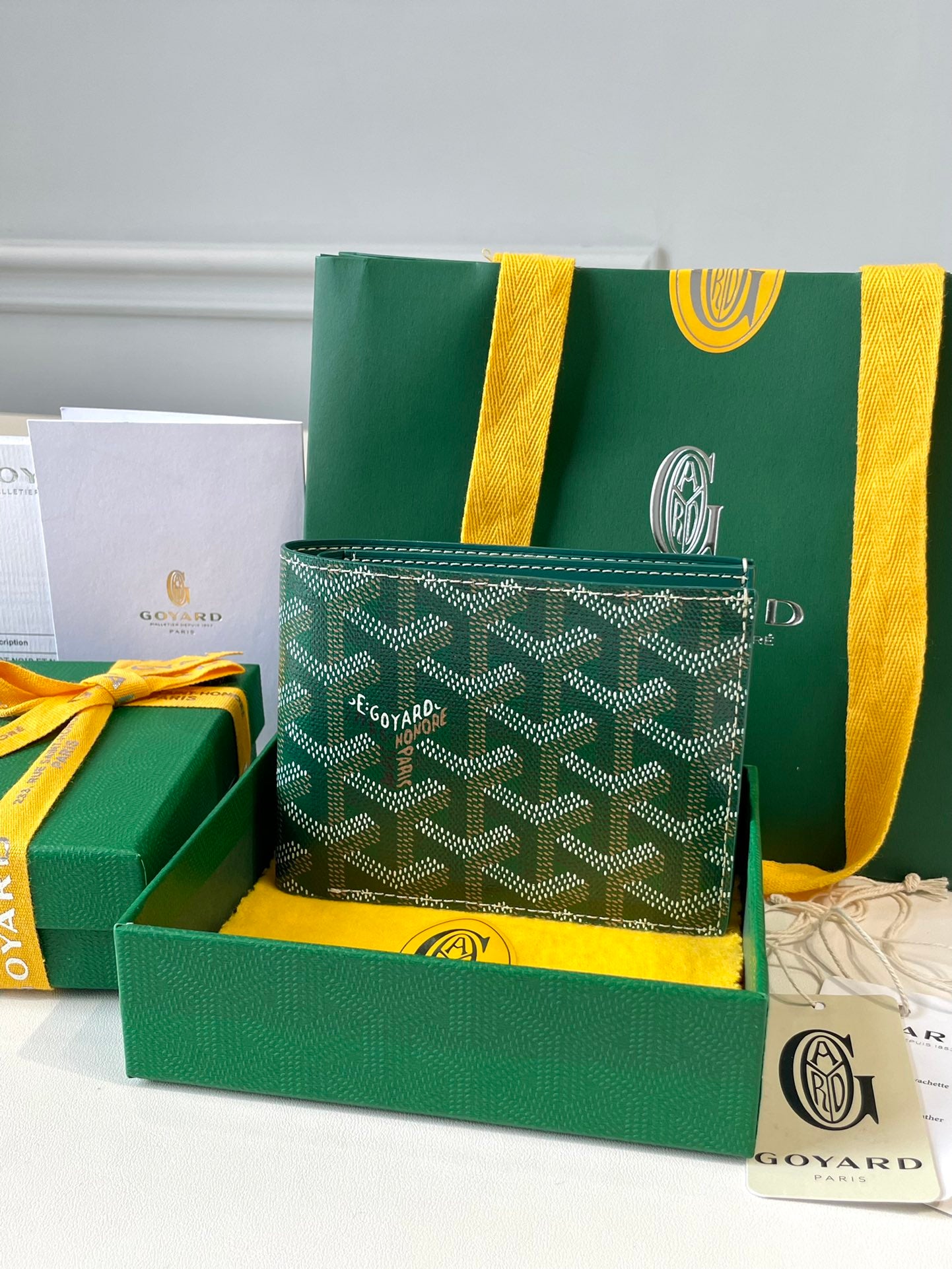 Gogy Classic Green Chevron Pattern Leather Bifold Wallet