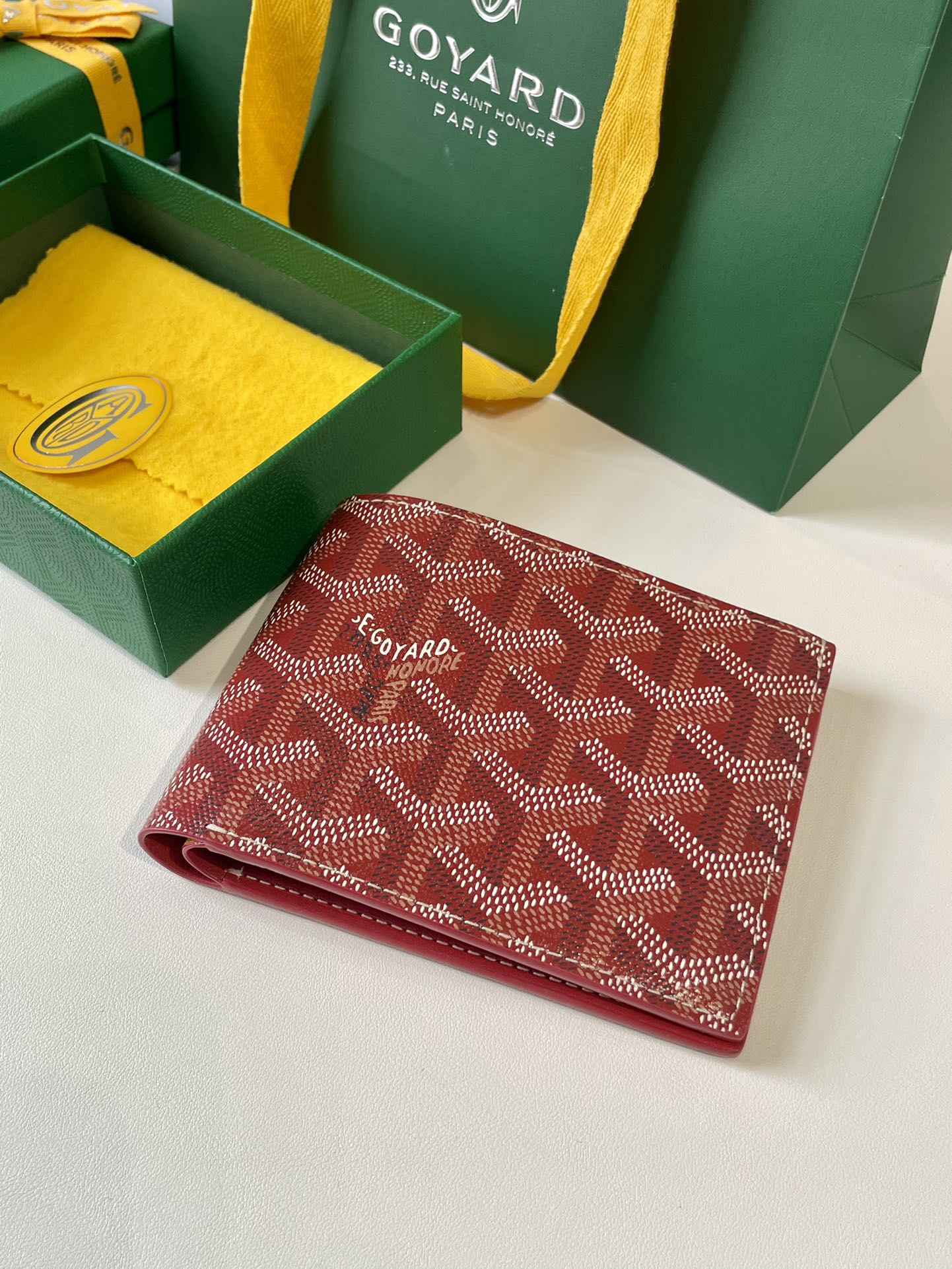 Gogy Red Chevron Pattern Men's Bifold Leather Wallet with Gift Box