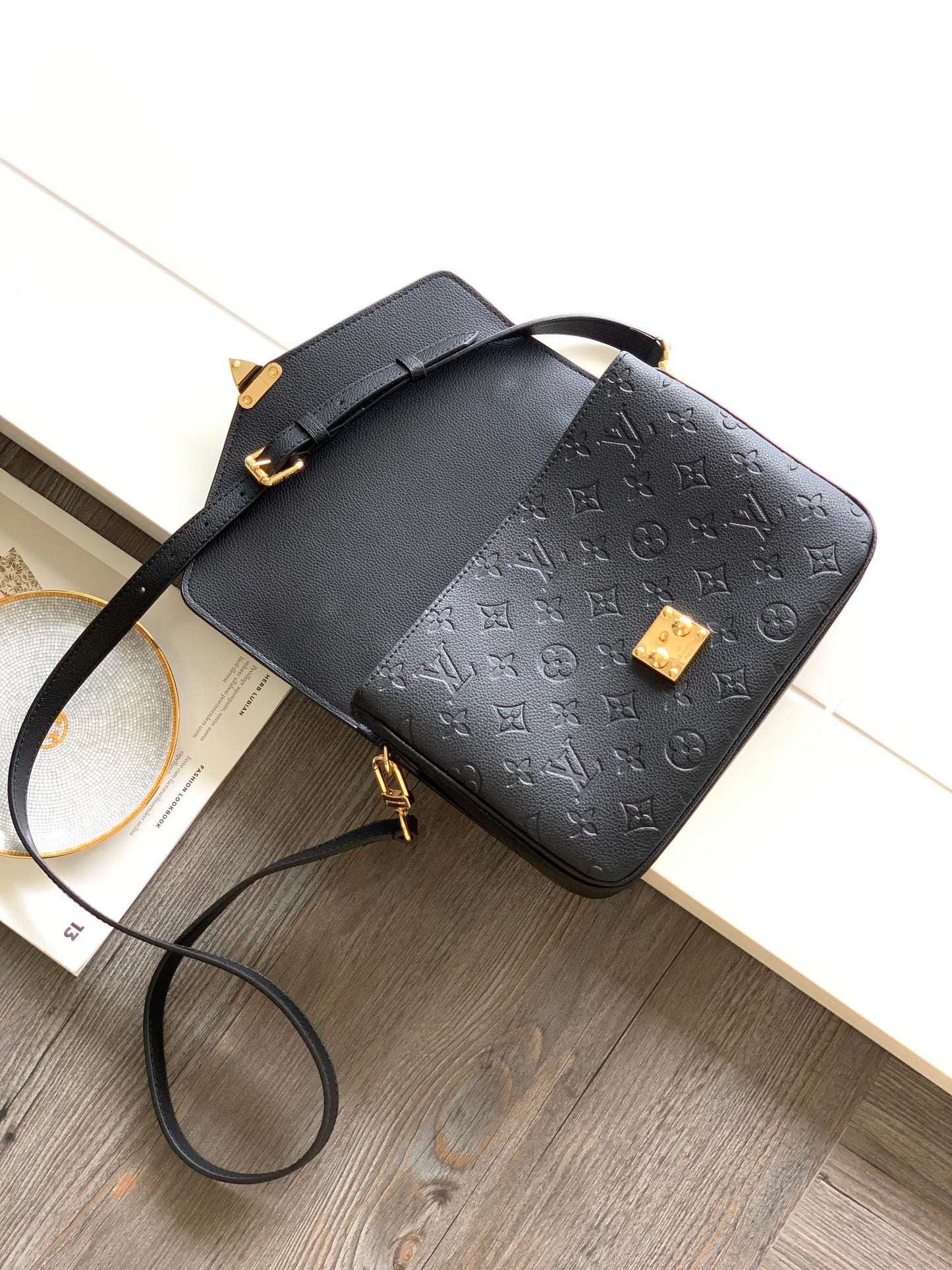 Louis Vuitton Pochette Métis Monogram Empreinte Leather Handbag - Black