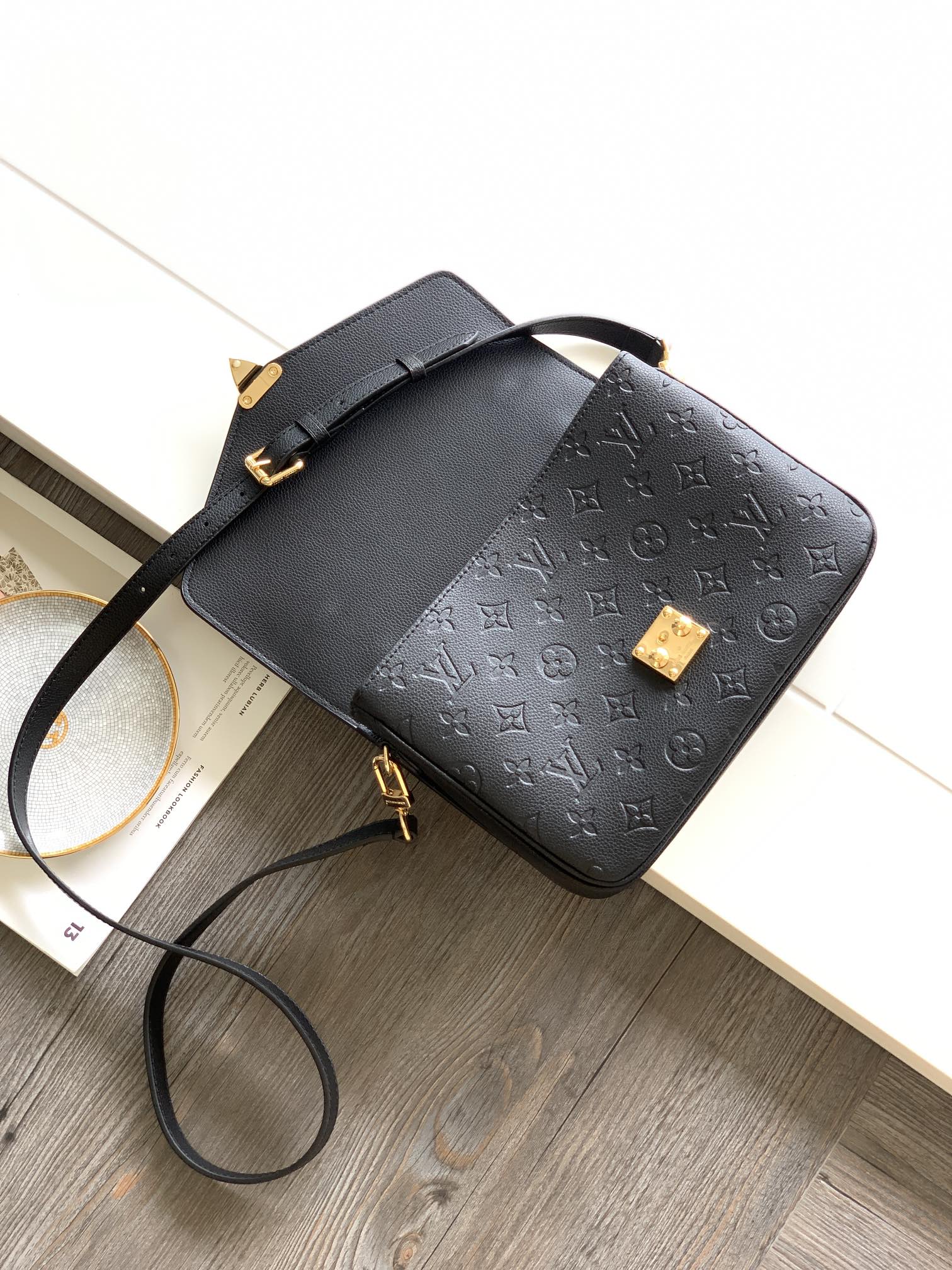 Louis Vuitton Pochette Métis Monogram Empreinte Leather Handbag - Black