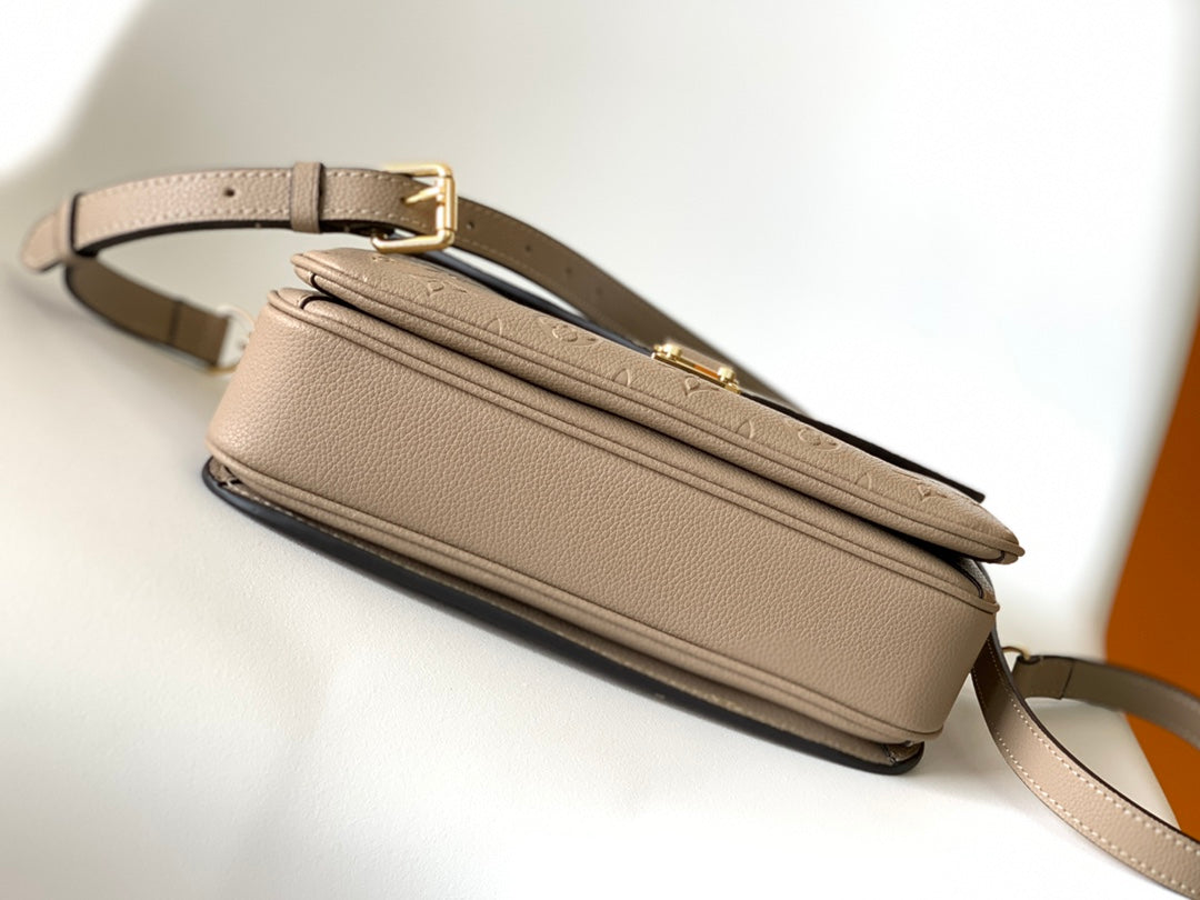 Louis Vuitton Monogram Empreinte Pochette Métis - Tourterelle