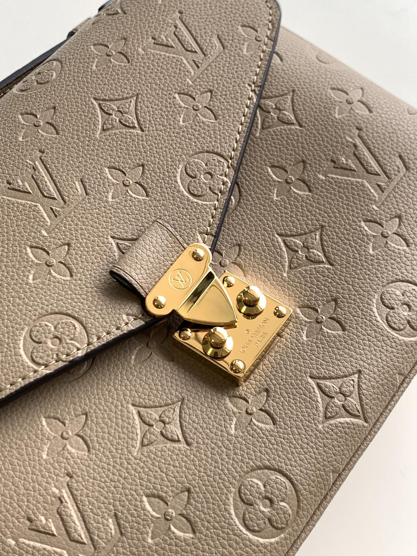 Louis Vuitton Monogram Empreinte Pochette Métis - Tourterelle