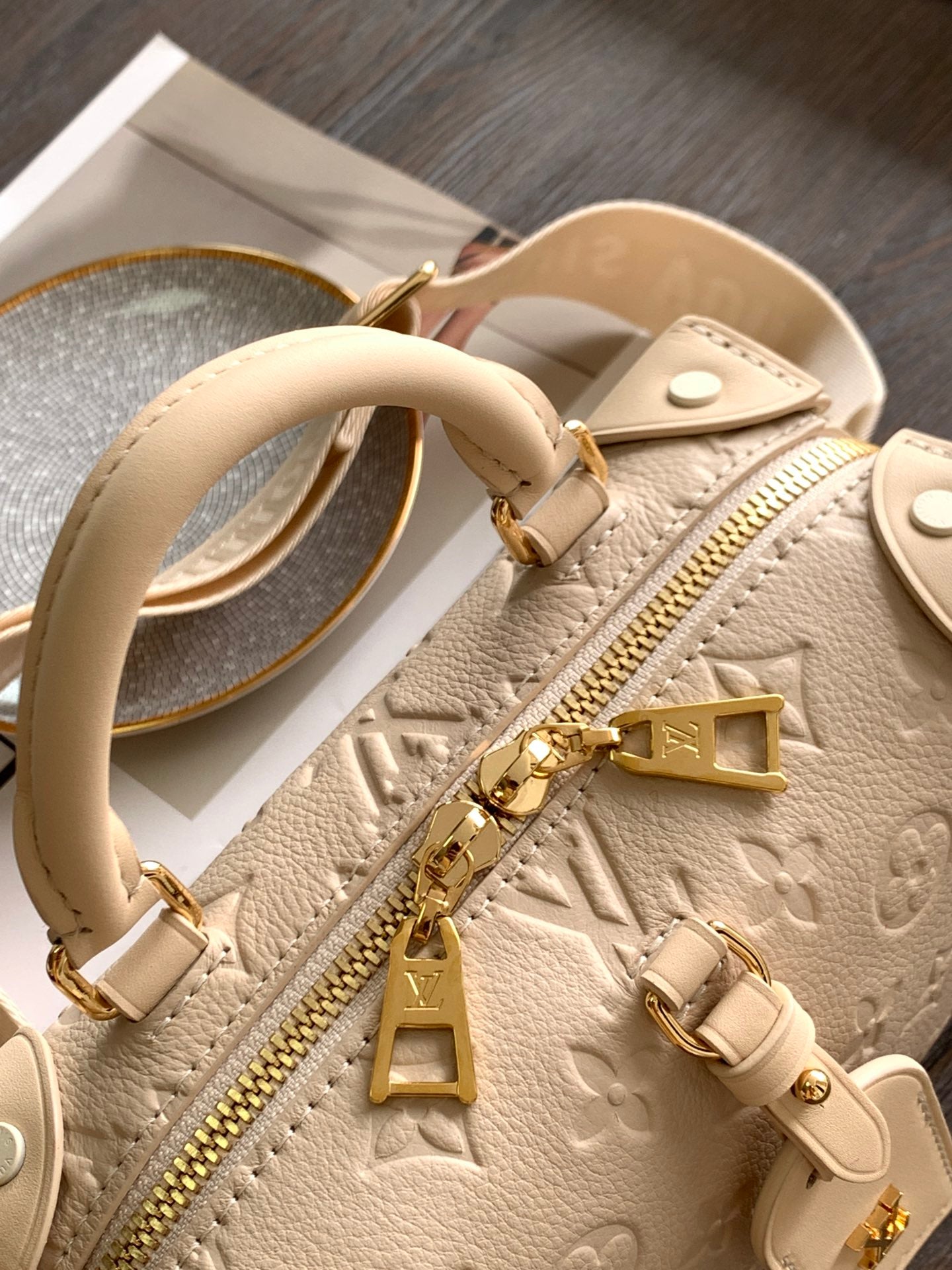 Louis Vuitton Valisette Tresor Mahina Leather Handbag - Creme