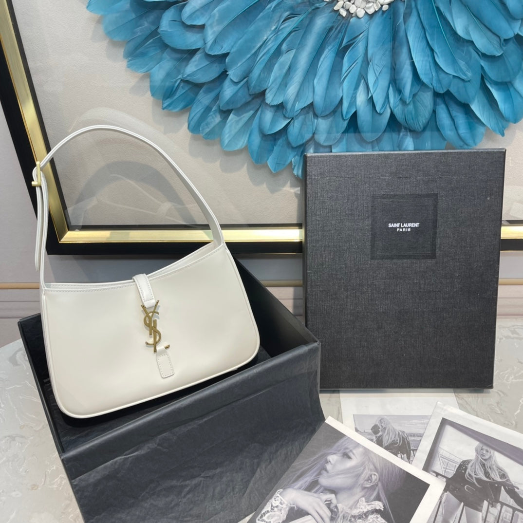 Saint Laurent Le 5 à 7 Small Leather Shoulder Bag in Blanc