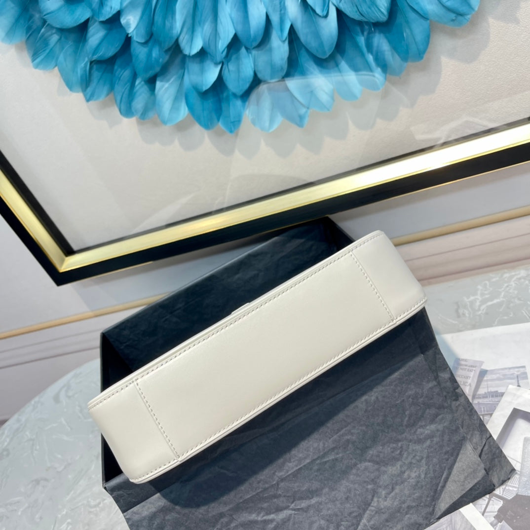 Saint Laurent Le 5 à 7 Small Leather Shoulder Bag in Blanc