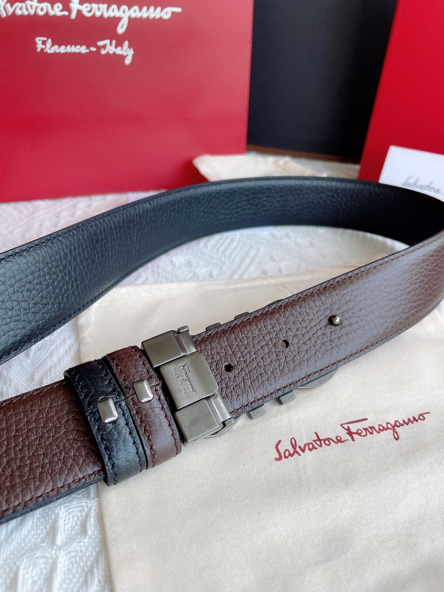 Salvatore Ferragamo Men's Gancini Reversible Leather Belt - Black/Brown Textured Leather