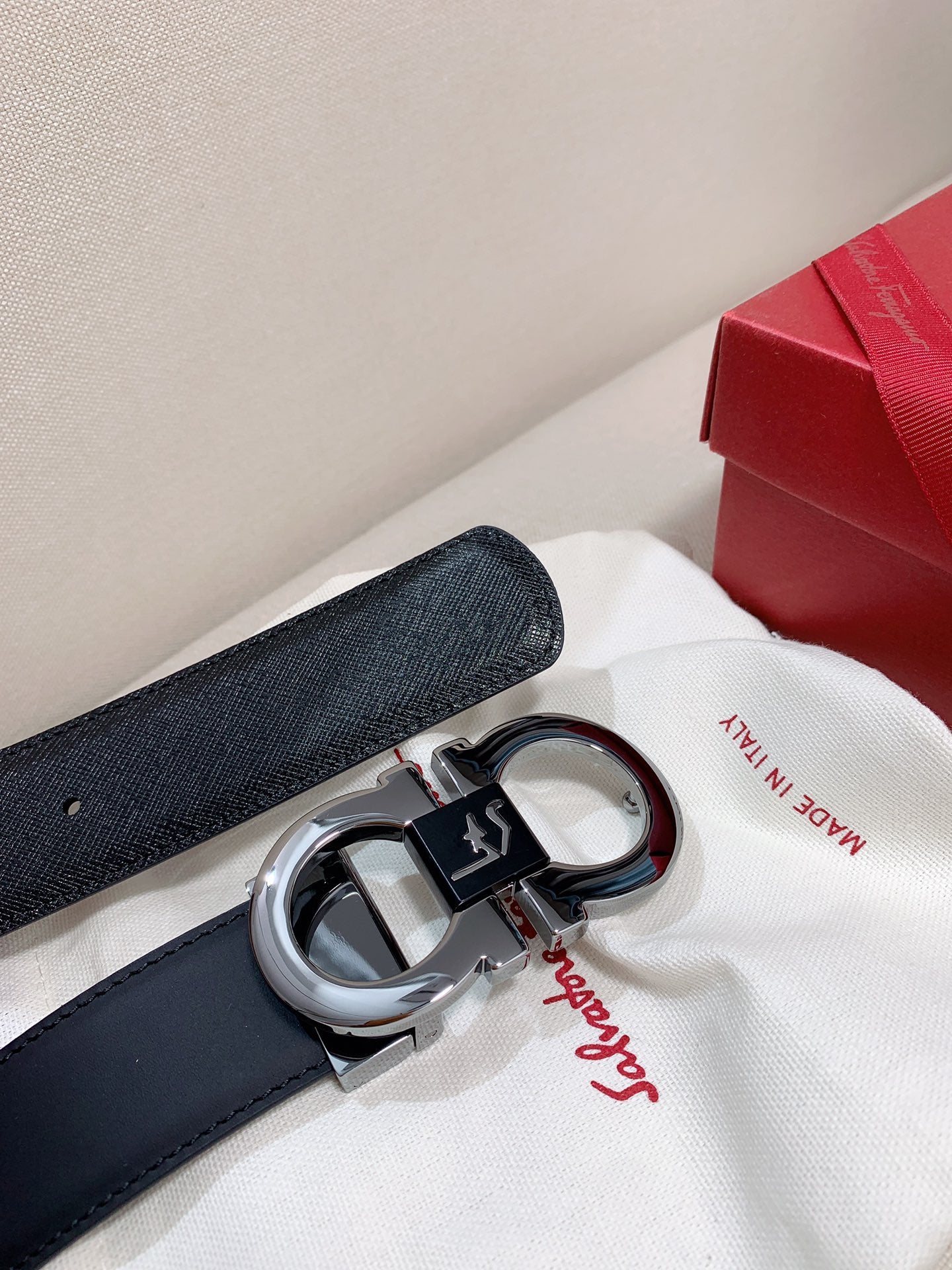 Salvatore Ferragamo Men's Gancini Buckle Leather Belt - Black with Silver-Tone Hardware