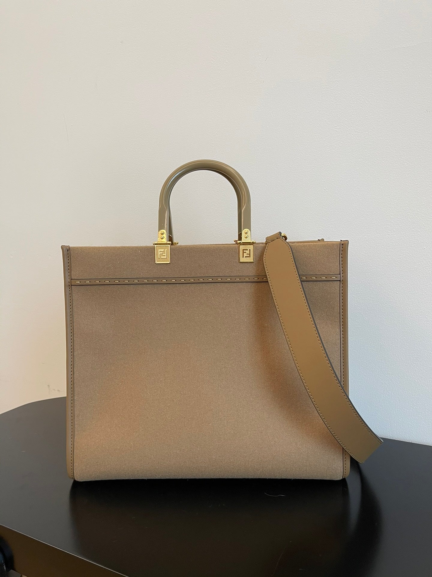 Fendi Sunshine Medium Leather Tote Bag - Beige