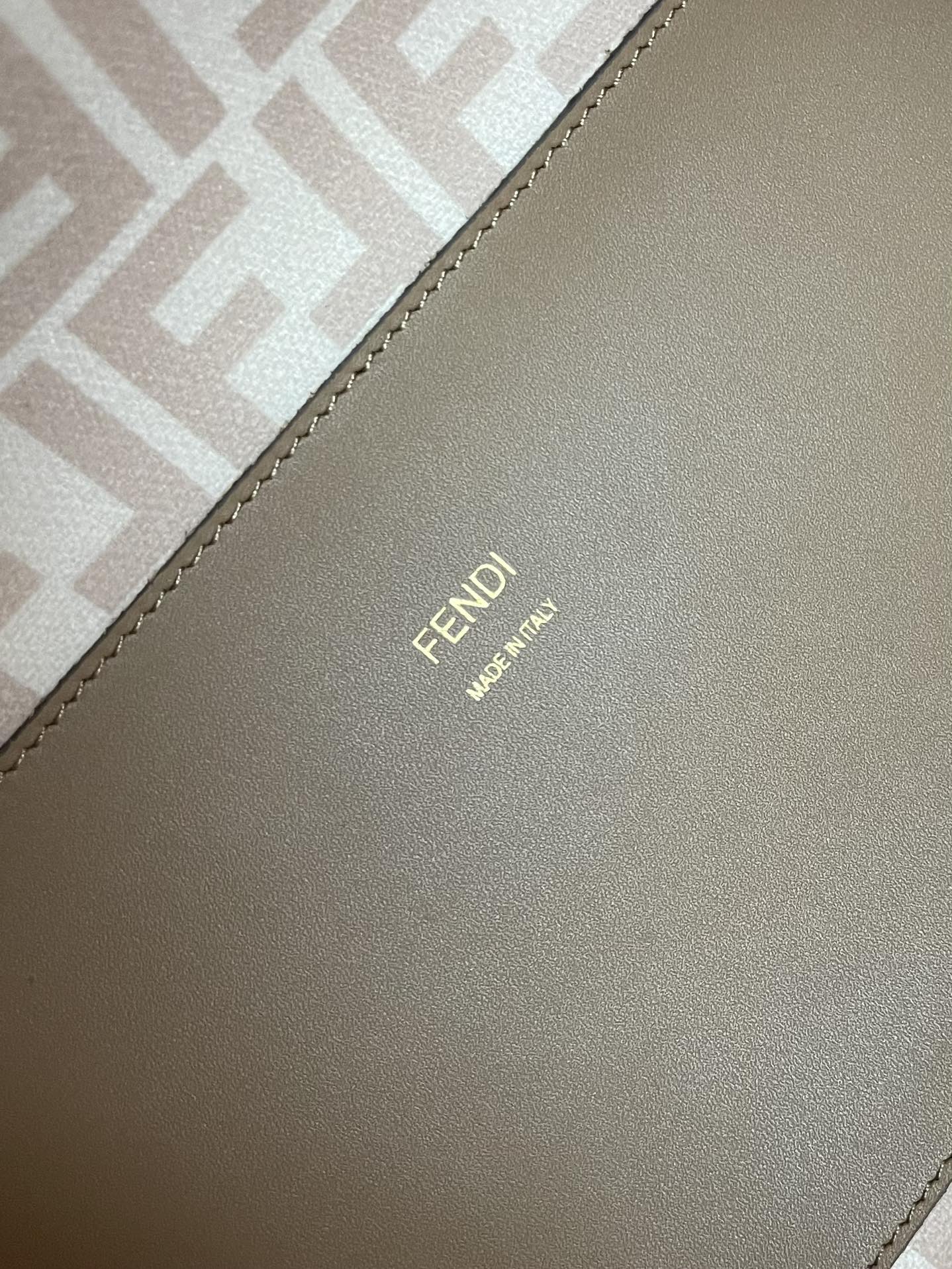 Fendi Sunshine Medium Leather Tote Bag - Beige
