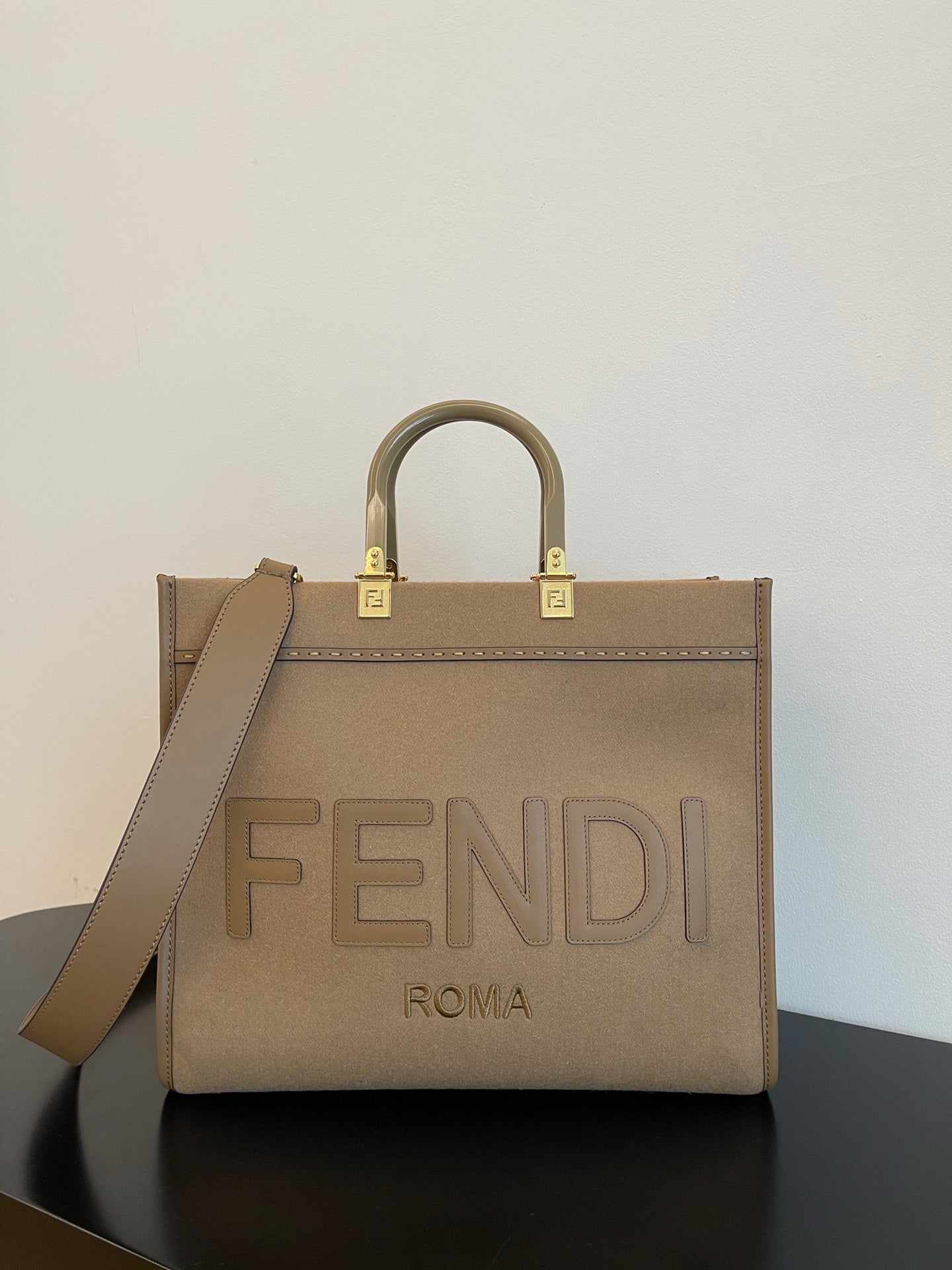 Fendi Sunshine Medium Leather Tote Bag - Beige