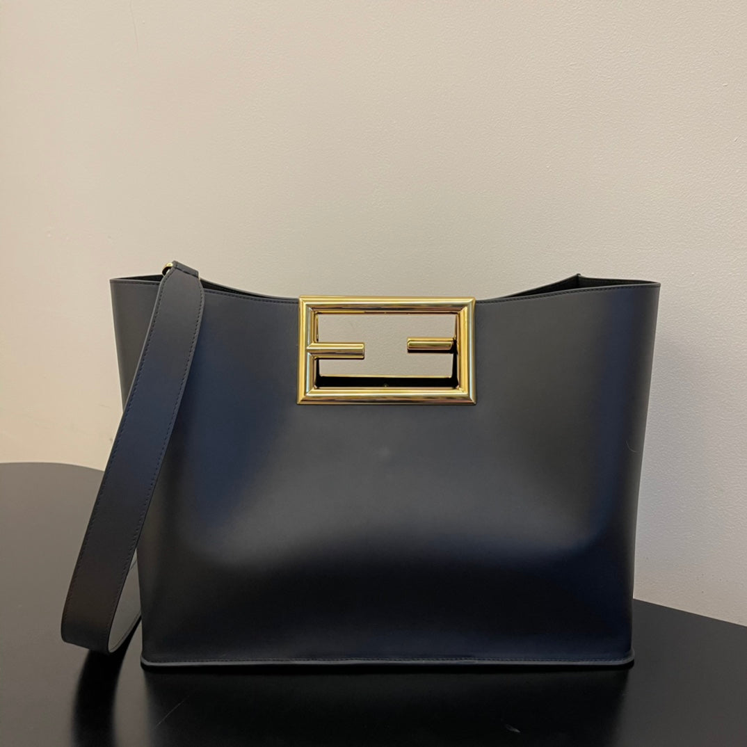 Elegant Black Leather Handbag with Gold Rectangular Clasp and Detachable Shoulder Strap