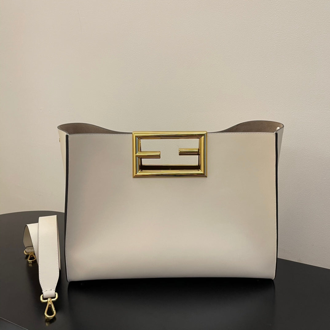 Women's Elegant White Leather Handbag with Gold-Tone Metal Clasp - Stylish Crossbody Shoulder Bag