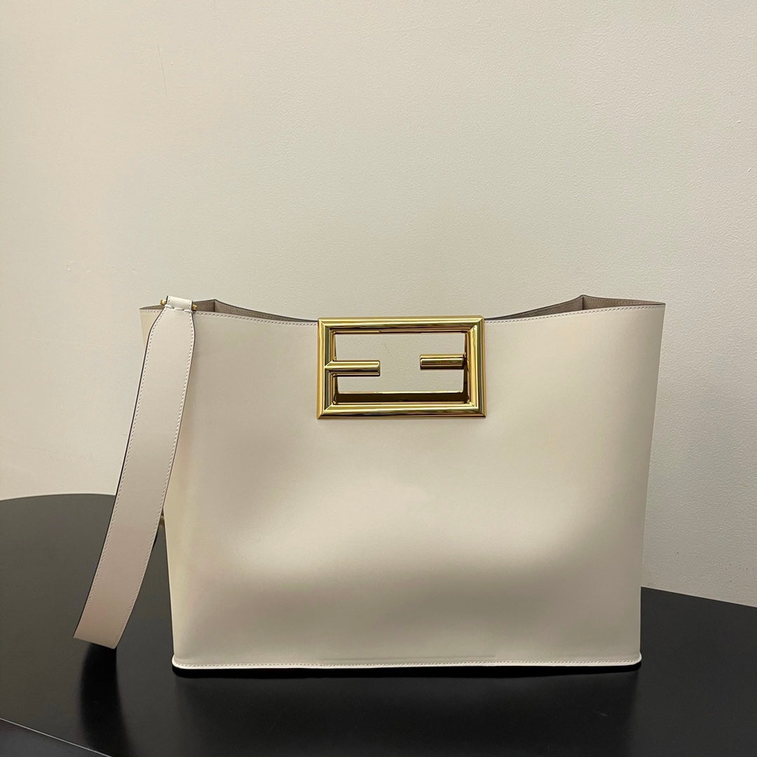 Women's Elegant White Leather Handbag with Gold-Tone Metal Clasp - Stylish Crossbody Shoulder Bag