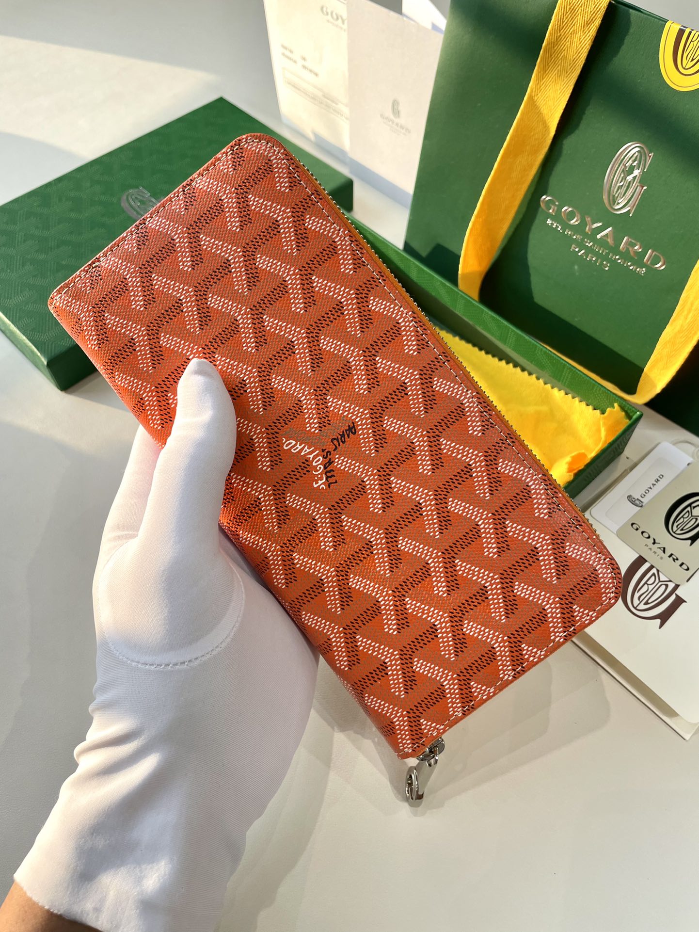 Gogy Classic Orange Chevron Pattern Leather Zipper Long Wallet
