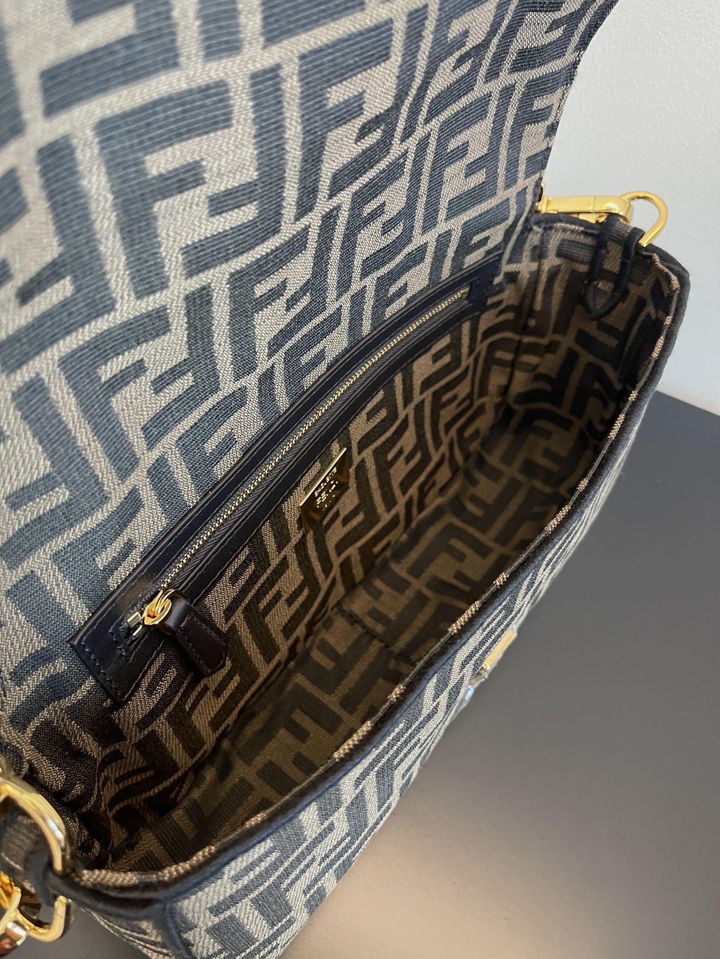 Fendi Baguette FF Monogram Canvas Shoulder Bag - Brown/Black