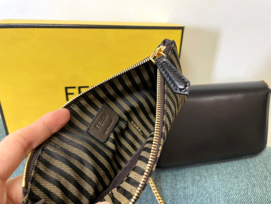 Fendi Baguette Wallet On Chain Black Leather Gold-Tone Hardware
