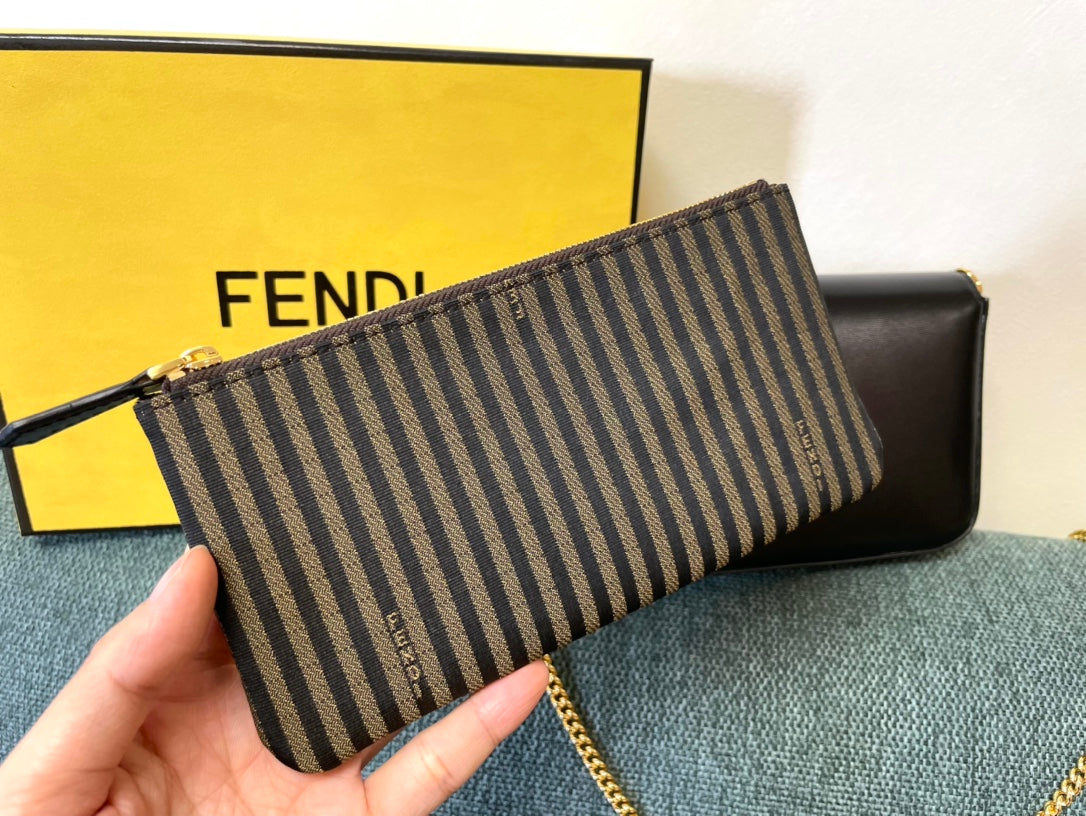 Fendi Baguette Wallet On Chain Black Leather Gold-Tone Hardware
