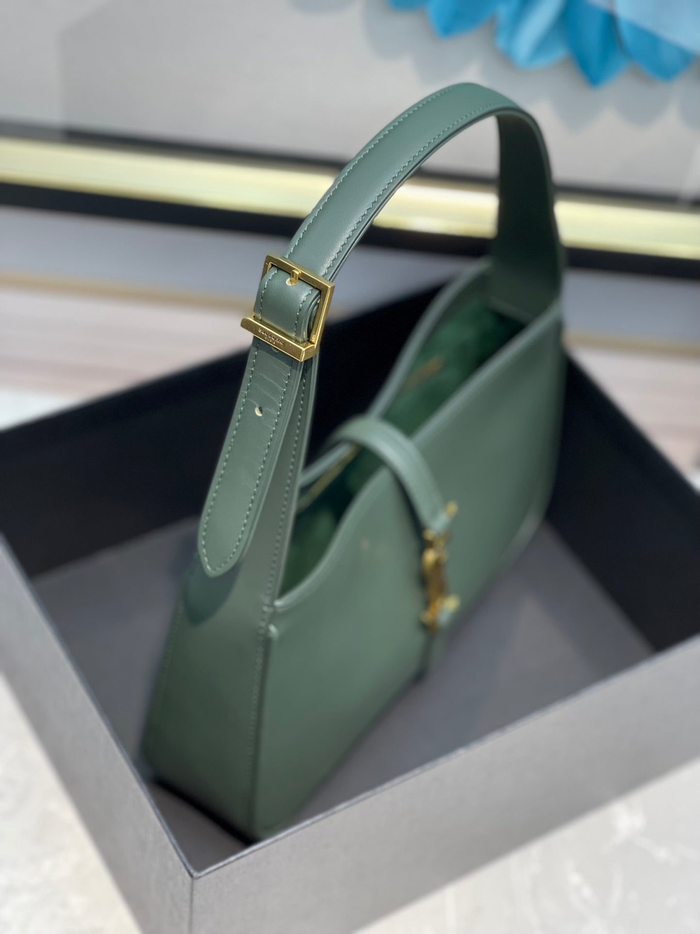 Saint Laurent Le 5 à 7 Hobo Bag in Smooth Leather - Forest Green