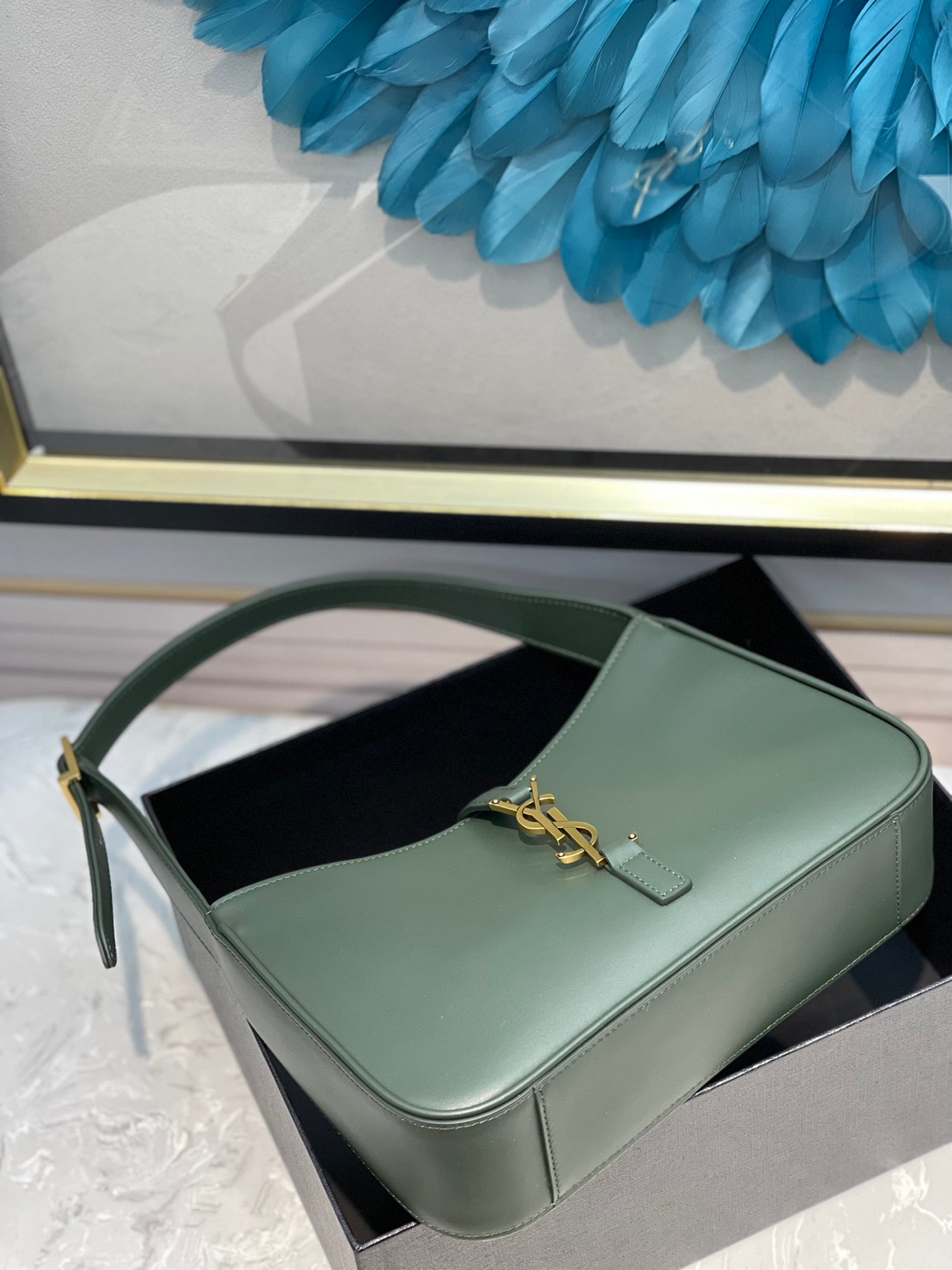 Saint Laurent Le 5 à 7 Hobo Bag in Smooth Leather - Forest Green