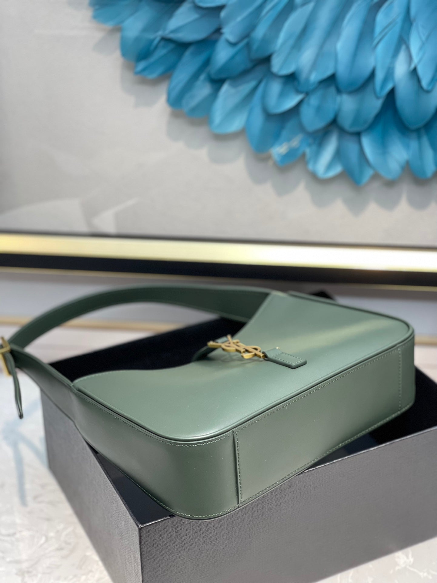 Saint Laurent Le 5 à 7 Hobo Bag in Smooth Leather - Forest Green