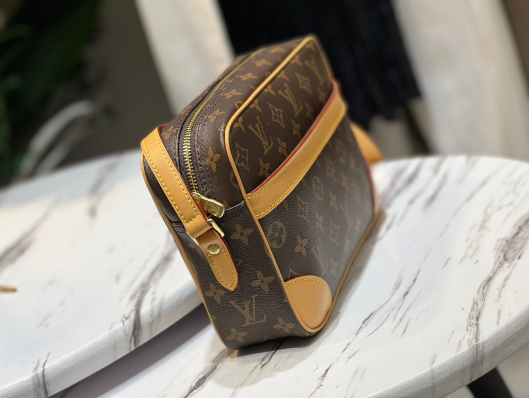 Louis Vuitton Monogram Trocadero 27 Crossbody Bag