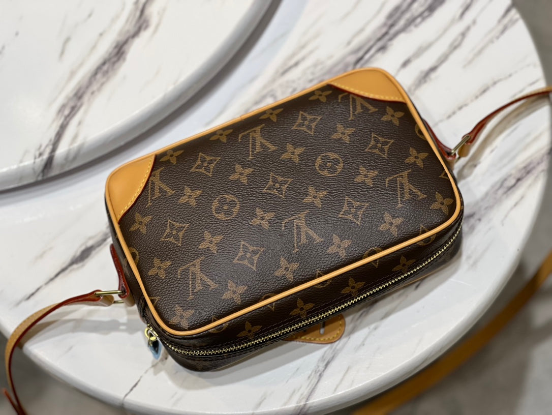 Louis Vuitton Monogram Trocadero 27 Crossbody Bag