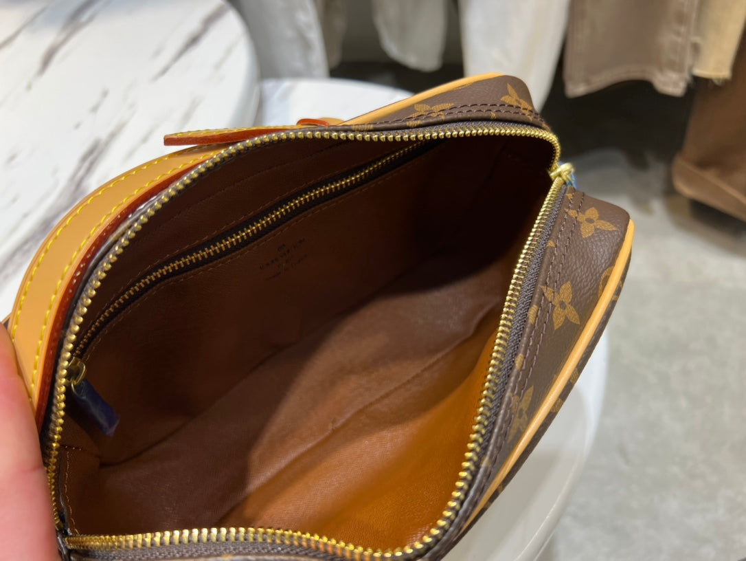 Louis Vuitton Monogram Trocadero 27 Crossbody Bag
