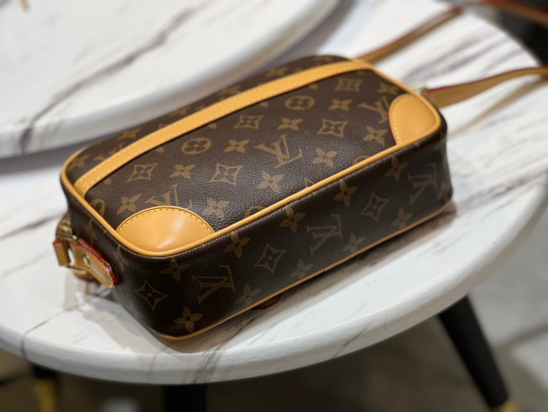 Louis Vuitton Monogram Trocadero 27 Crossbody Bag