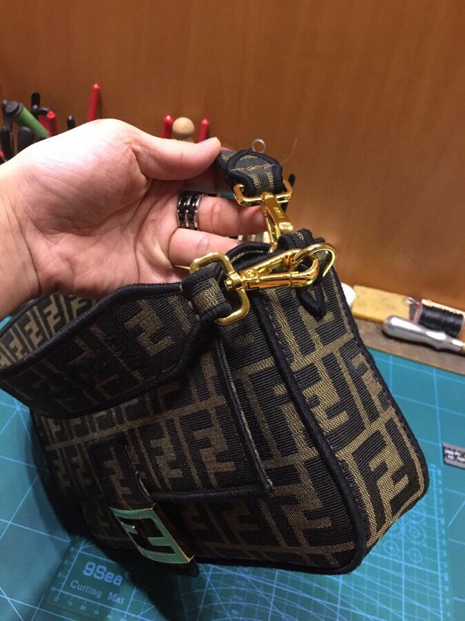 Fendi Baguette FF Zucca Canvas Shoulder Bag - Brown/Black