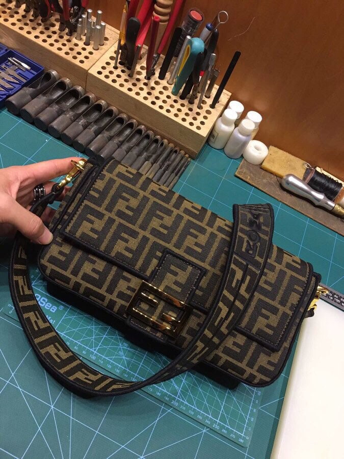 Fendi Baguette FF Monogram Shoulder Bag in Brown Fabric