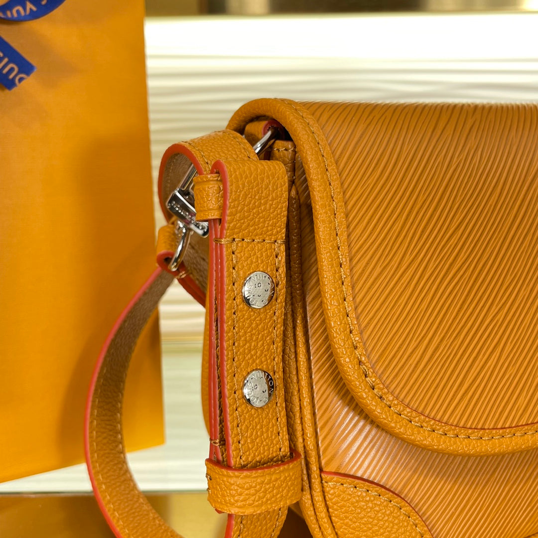 Louis Vuitton Buci Shoulder Bag - Gold Epi Leather - Tan